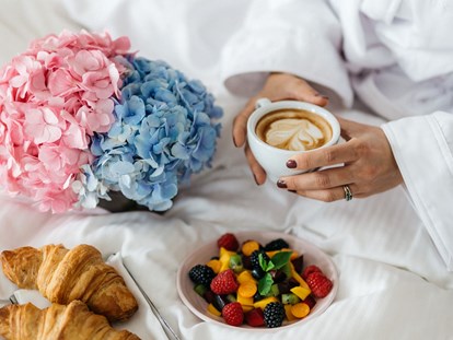 Hochzeit - Sommerhochzeit - Wien - Entspanntes Frühstück im Bett - The Ritz-Carlton, Vienna