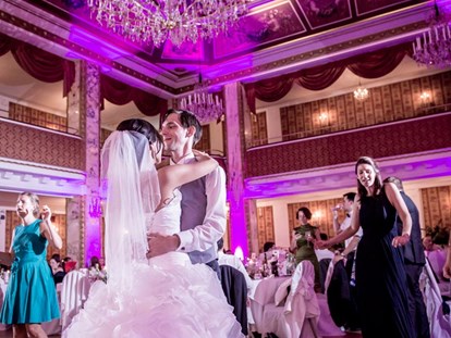 Hochzeit - Art der Location: Hotel - Wien - Es lebe das Brautpaar - Austria Trend Parkhotel Schönbrunn