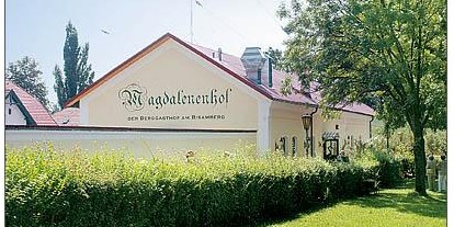 Hochzeit - Umgebung: in Weingärten - Wien - Eingang Garten - Berggasthof Magdalenenhof