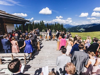 Hochzeit - Sommerhochzeit - Die Lisa Alm - Freie Trauung
Foto © Alex Ginis  
https://hochzeitsfotograf-bayern.de/  - Lisa Alm