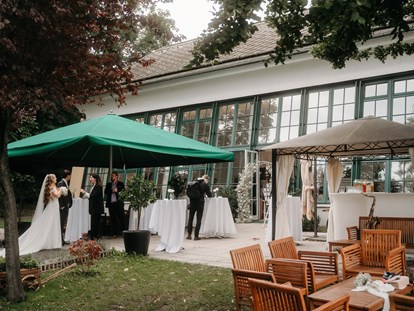 Hochzeit - Umgebung: am Land - Wien - (c) Sternenglück Fotografie  - Orangerie Europahaus Wien
