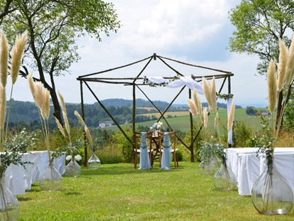 Hochzeit - Frühlingshochzeit - Oberösterreich - Zeremonie im Obstgarten - Vedahof - Gramastetten