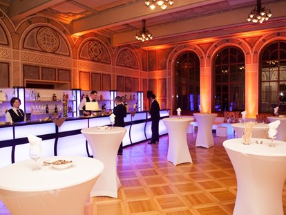 Hochzeit - Art der Location: Schloss - Wien - Kleiner Ferstelsaal mit angemietetem Loungemobiliar & Bar - Palais Ferstel