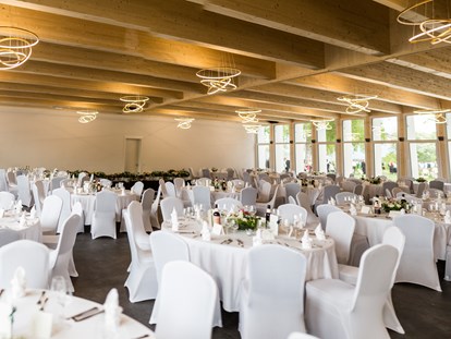 Hochzeit - Frühlingshochzeit - Oberösterreich - Festsaal - Bankettbestuhlung für 200 Gäste - Villa Bergzauber