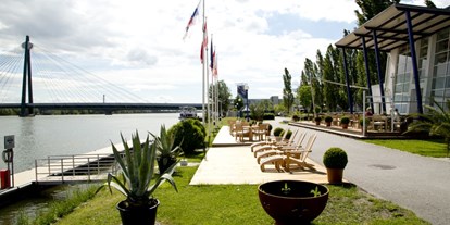 Hochzeit - Hochzeitsessen: Buffet - Wien - Unsere Terrasse Platz für bis zu 150 Sitzplätze, bei Events bis zu 400 PAX  - MAYA Garden