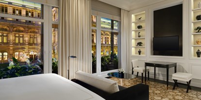 Hochzeit - Preisniveau: hochpreisig - Wien - Grand Deluxe Zimmer mit direktem Blick auf die Wiener Staatsoper - Hotel Bristol Vienna