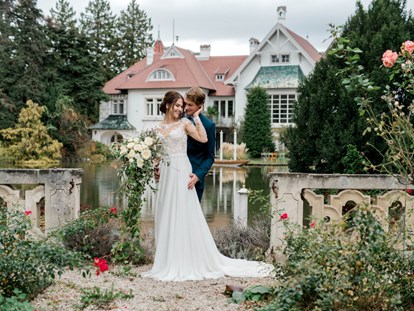 Hochzeit - Parkplatz: kostenlos - Hinterbrühl - Traumhafte Hochzeitsfotos am Schlossteich... - Schloss Schönau
