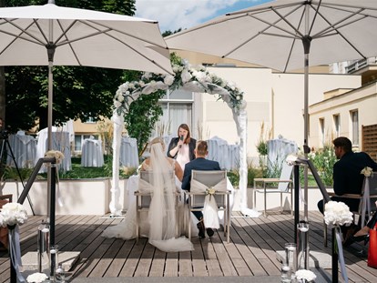 Hochzeit - Trauung im Freien - Wien - Austria Trend Hotel Maximilian