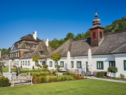 Hochzeit - Herbsthochzeit - Gesamtansicht Schloss Luberegg - Schloss Luberegg