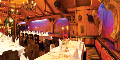 Hochzeit - Wien - Unser Löwensaal maximal  40 Sitzplätze
mit Beamer, Leinwand, Dolby Digital System und Wlan & Klimaanlage - Restaurant Kardos K.u.K. Spezialitäten