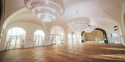 Hochzeit - Hochzeitsessen: mehrgängiges Hochzeitsmenü - Wien - Kuppelsaal von innen - Weitsicht Cobenzl