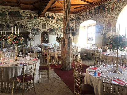 Hochzeit - Art der Location: Burg - Jenbach - Beispiel Set-Up einiger runder Tische im Habsburgersaal - Schloss Tratzberg
