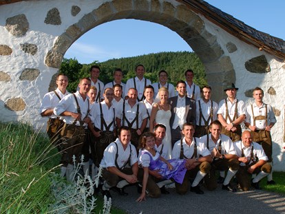 Hochzeit - Frühlingshochzeit - Oberösterreich - Gruppenfoto - Roadlhof