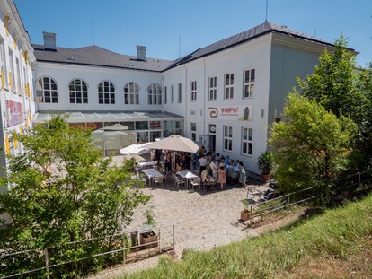 Hochzeit - Parkplatz: kostenlos - Hinterbrühl - Cafe Bistro am Campus