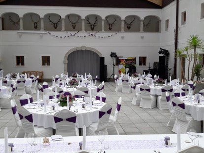 Hochzeit - Personenanzahl - Ebensee - Der Innenhof des Hof Groß Höllnberg. - Hof Groß Höllnberg