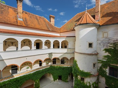 Hochzeit - Herbsthochzeit - Wallsee - Das Schloss Ernegg in Niederösterreich. - Schloss Ernegg