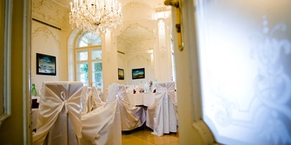 Hochzeit - Hochzeits-Stil: Traditionell - Wien - Der Festsaal vom Schloss Wilhelminenberg in Wien.
Foto © greenlemon.at - Austria Trend Hotel Schloss Wilhelminenberg