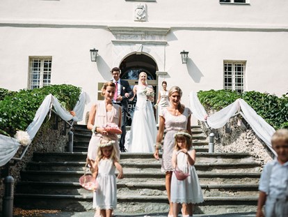 Hochzeit - Parkplatz: kostenlos - Heiraten im Schloss Maria Loretto in Klagenfurt am Wörthersee. - Schloss Maria Loretto am Wörthersee