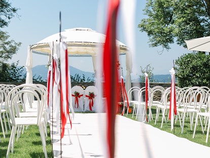 Hochzeit - Art der Location: Eventlocation - Landskron - standesamtliche Hochzeit im Garten  - Schloss Maria Loretto am Wörthersee