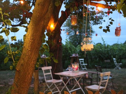 Hochzeit - Art der Location: Wintergarten - Auch Abends am Feuer gemütlich den Tag ausklingen lassen. - Weingut Weinhandwerk
