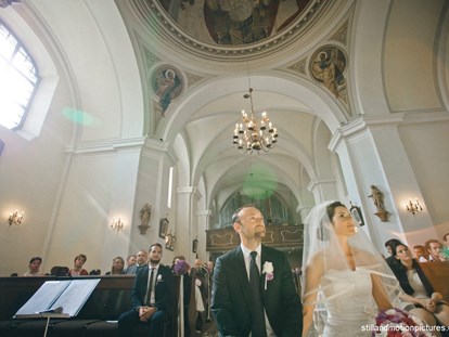 Hochzeit - Preisniveau: hochpreisig - Die nahegelegene Kirche.
Foto © stillandmotionpictures.com - Schloss Halbturn - Restaurant Knappenstöckl
