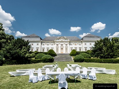 Hochzeit - Kirche - Pamhagen - Feiern Sie Ihre Hochzeit im Schloss Halbturn im Burgenland.
Foto © weddingreport.at - Schloss Halbturn - Restaurant Knappenstöckl
