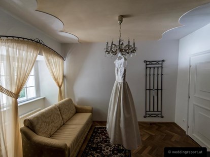 Hochzeit - Art der Location: privates Anwesen - Ausreichend Platz zum stressfreien Anziehen.
Foto © weddingreport.at - Schloss Halbturn - Restaurant Knappenstöckl