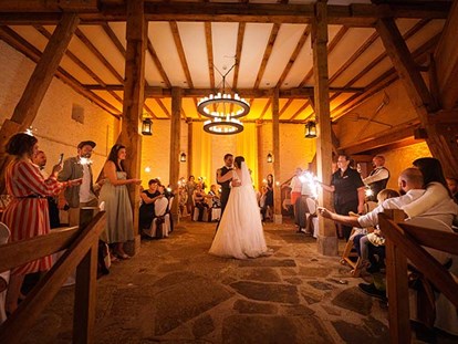 Hochzeit - Trauung im Freien - Gundelsheim (Landkreis Heilbronn) - Heiraten auf Schloss Horneck / Eventscheune 