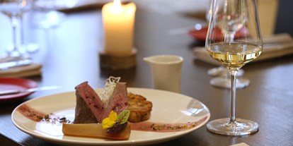 Hochzeit - Winterhochzeit - Castell - Das Restaurant Weinstall überzeugt mit kulinarische Gaumenfreuden für Brautpaar und Hochzeitsgäste. - Gin & Coffee