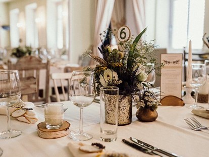 Hochzeit - Weinkeller - Da Ihnen unsere Location exklusiv zur Verfügung steht, sind bei Ihren Wünschen und Ihrer Fantasie auch im Bezug auf die Dekoration keine Grenzen gesetzt.  - Alte Schule