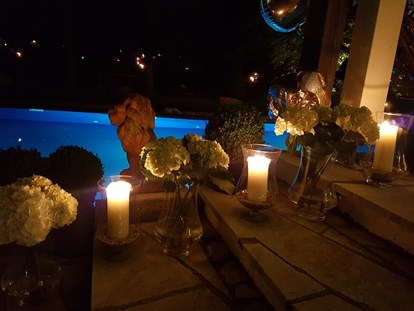 Hochzeit - Art der Location: Villa - Österreich - Auch die Beleuchtung in der Nacht ist bei uns eine Herzensangelegenheit, damit sich Sie und Ihre Gäste durchgehend wohl fühlen können.  - Alte Schule