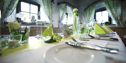 Hochzeit - Herbsthochzeit - Oberösterreich - Die Tiroler Alm....die perfekte Location für Ihre Hochzeit...bietet Platz für 130 Personen auf 2 Etagen. - Eidenberger Alm