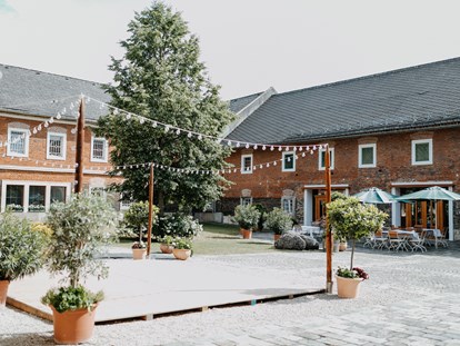 Hochzeit - Garten - Innenhof und Tanzboden
 - KletzmayrHof