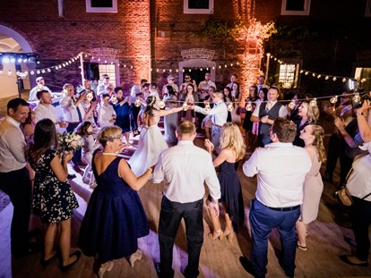 Hochzeit - Hochzeits-Stil: Modern - Stimmung am Tanzboden - KletzmayrHof