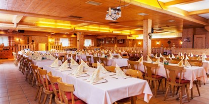 Hochzeit - Trauung im Freien - Ainring - großer Saal für bis zu 400 Personen, individuell bestuhlbar, mit Bühne, Tanzfläche und Bühnentechnik - Hotel Rupertihof