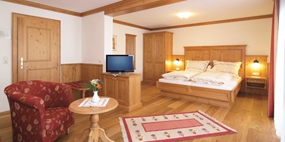 Hochzeit - Wickeltisch - Göming - gemütliche Zimmer mit DU/WC, TV direkt im Hotel, auch Einzelzimmer, Dreibett- oder Vierbettzimmer verfügbar. - Hotel Rupertihof