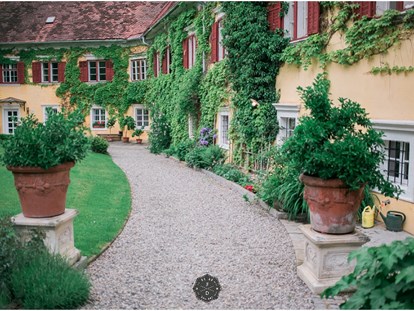 Hochzeit - Art der Location: Wintergarten - Heiraten im Schloss Ottersbach in Grossklein (Steiermark).
Foto © blissanddelight.com - Schloss Ottersbach