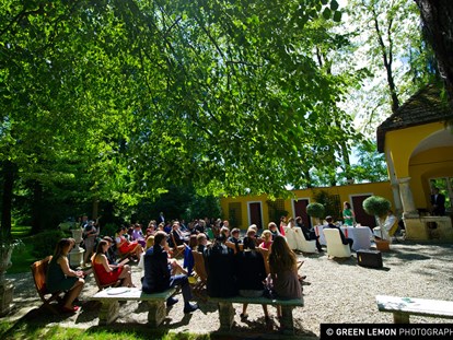 Hochzeit - Geeignet für: Theater und Musical - Heiraten unter freiem Himmel im Schloss Ottersbach in der Steiermark.
Foto © greenlemon.at - Schloss Ottersbach