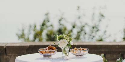 Hochzeit - Art der Location: Restaurant - Region Bodensee - Ein Aperitif auf der Terrasse mit Weitblick. - Neues Schloss Meersburg
