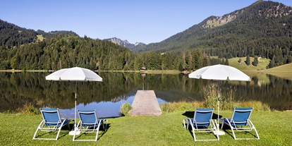 Hochzeit - Umgebung: mit Seeblick - Tiroler Unterland - Seeliegewiese - Arabella Alpenhotel am Spitzingsee, a Tribute Portfolio Hotel