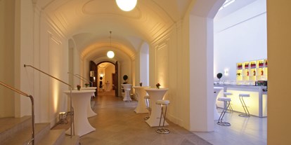 Hochzeit - Umgebung: in einer Stadt - Wien-Stadt Innere Stadt - Gang und Lounge - Österreichische Nationalbibliothek