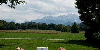 Hochzeit - Art der Location: im Freien - Salzburg-Umgebung - Die Standesamtliche Trauung im wunderschönen Park - Gwandhaus