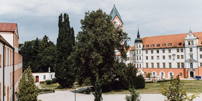 Hochzeit - interne Bewirtung - Aichach (Landkreis Aichach-Friedberg) - Der Innenhof des Kloster Scheyern - Klosterschenke Scheyern - Prielhof