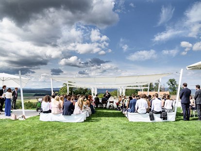 Hochzeit - Art der Location: Eventlocation - Rauchwart - Trauungs Set up im Pavillon - Hannersberg - der Hochzeitsberg