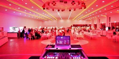 Hochzeit - Geeignet für: Firmenweihnachtsfeier - Münsterland - Vielseitig einsetzbare Location mit modernster Lichttechnik. - BY-Eventcenter