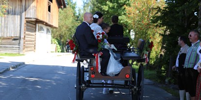 Hochzeit - Sommerhochzeit - Wagrain - Kutschenfahrt des Brautpaares - Hotel Post Walter 