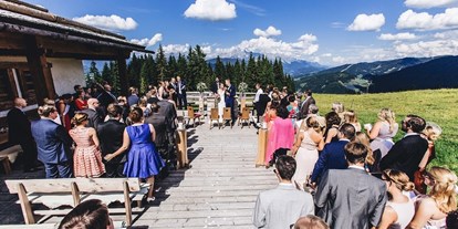 Hochzeit - Art der Location: Eventlocation - Die Lisa Alm - Freie Trauung
Foto © Alex Ginis  
https://hochzeitsfotograf-bayern.de/  - Lisa Alm