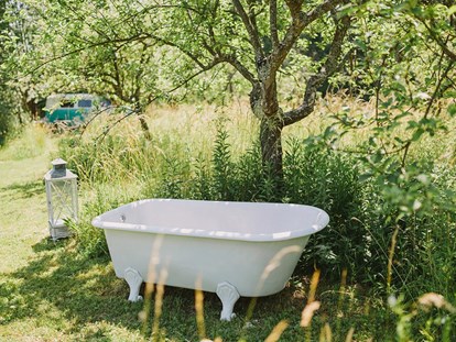 Hochzeit - Art der Location: Bauernhof/Landhaus - Für alle die kalte Füsse bekommen - schnell noch ein heißes Bad nehmen. - Die Träumerei