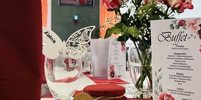 Hochzeit - Hochzeits-Stil: Industrial - Mittel-BAR Detail Tisch-Deko Hochzeit rot - Mittel-BAR Schönheide