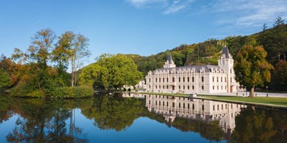 Hochzeit - Art der Location: ausgefallene Location - Schloss Hernstein mit Spiegelung im Teich
Copyright: Peter Hruska
 - Schloss Hernstein